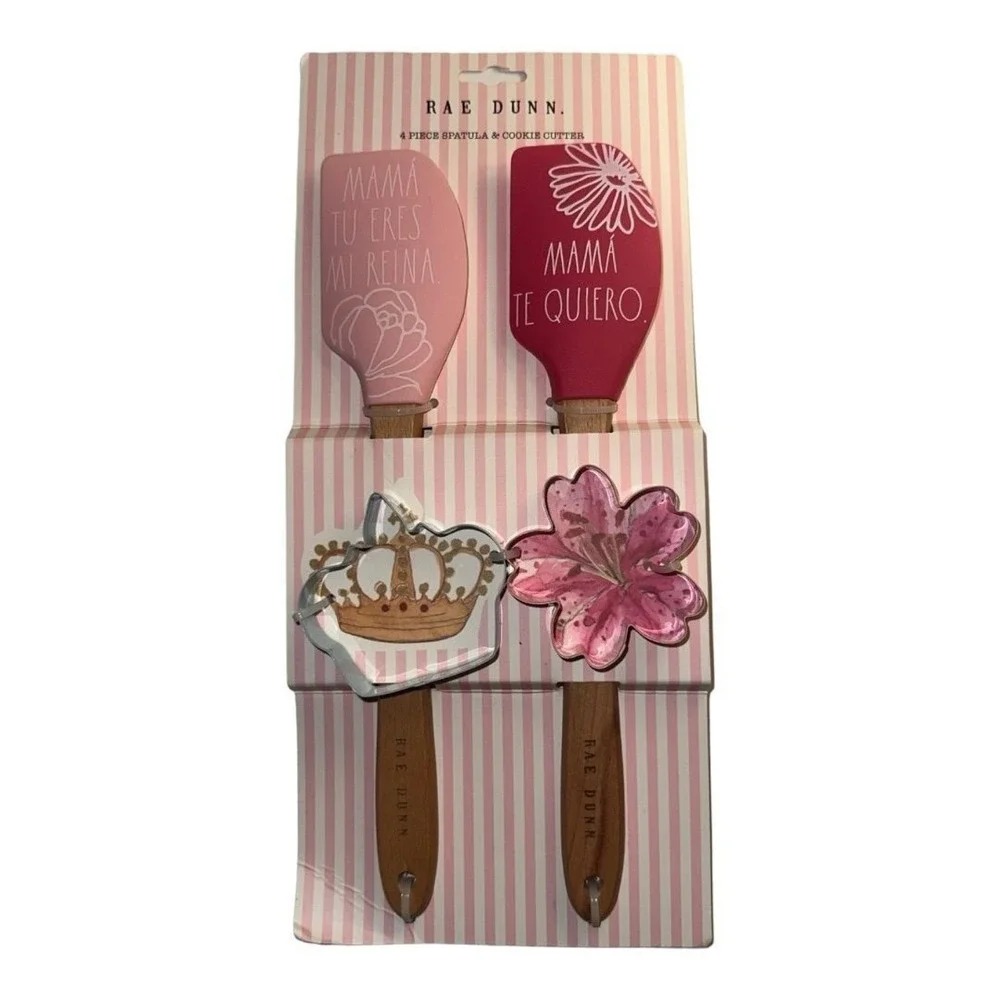 Rae Dunn Mama Spatula & Cookie Cutter Set - Tu Eres Mi Reina Te Quiero